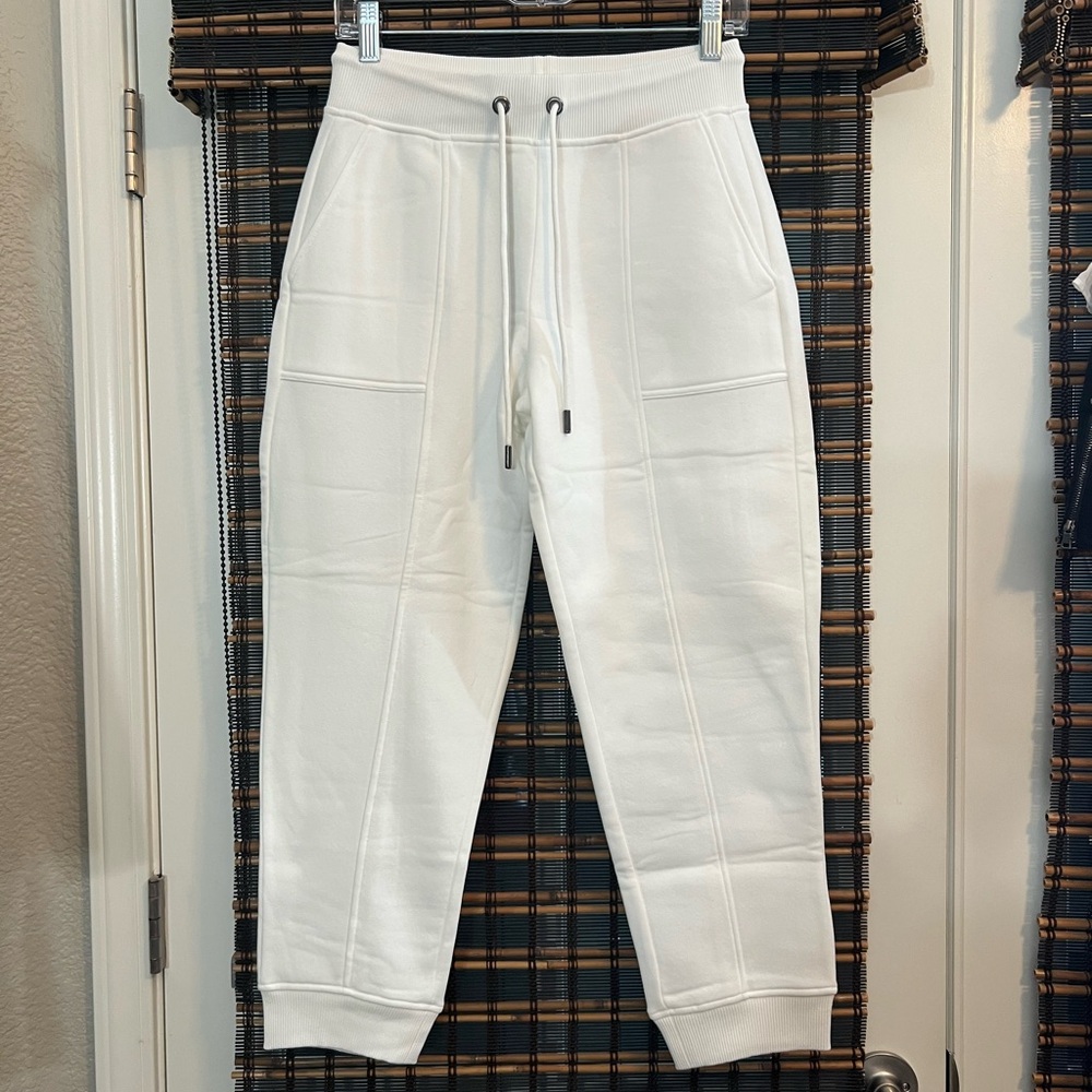 NWOT Winter White Sweatpants Sz XS